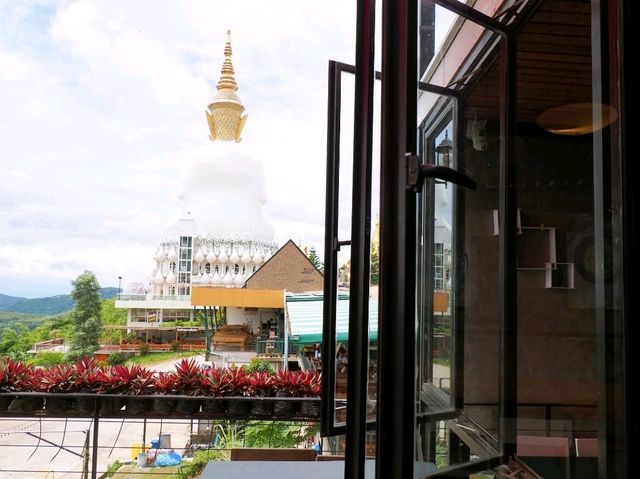 ร้านพิซซ่าท่ามกลางวิวภูเขา