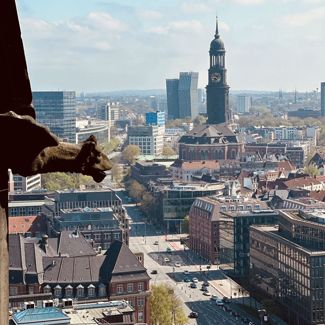 Hamburg Summer Escape: Harbor Breezes & Hidden Courtyards