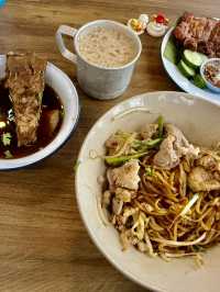 高雄大立百貨A館電影院旁邊（大城老船麵）美食小吃.值得推薦大家
