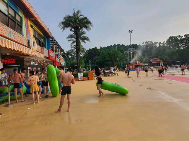 Wave Riders Wanted: Chimelong’s Water Kingdom Awaits! 