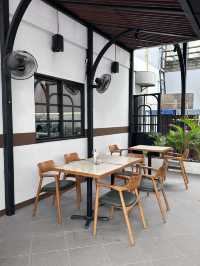 🥪 Wilhelmina Seminyak – 조용한 골목의 샌드위치 한 끼