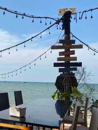คาเฟ่ร้านอาหารริมทะเล Hideout Beach Cafe
