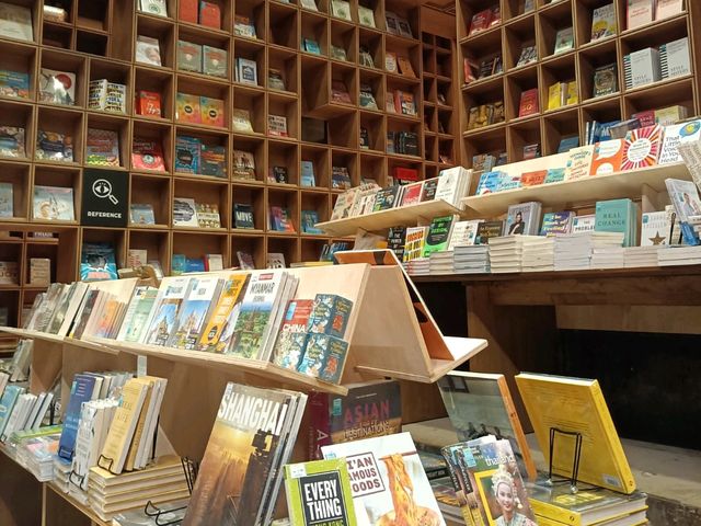 แวะร้านหนังสือสุดชิค ในย่านไชนาทาวน์