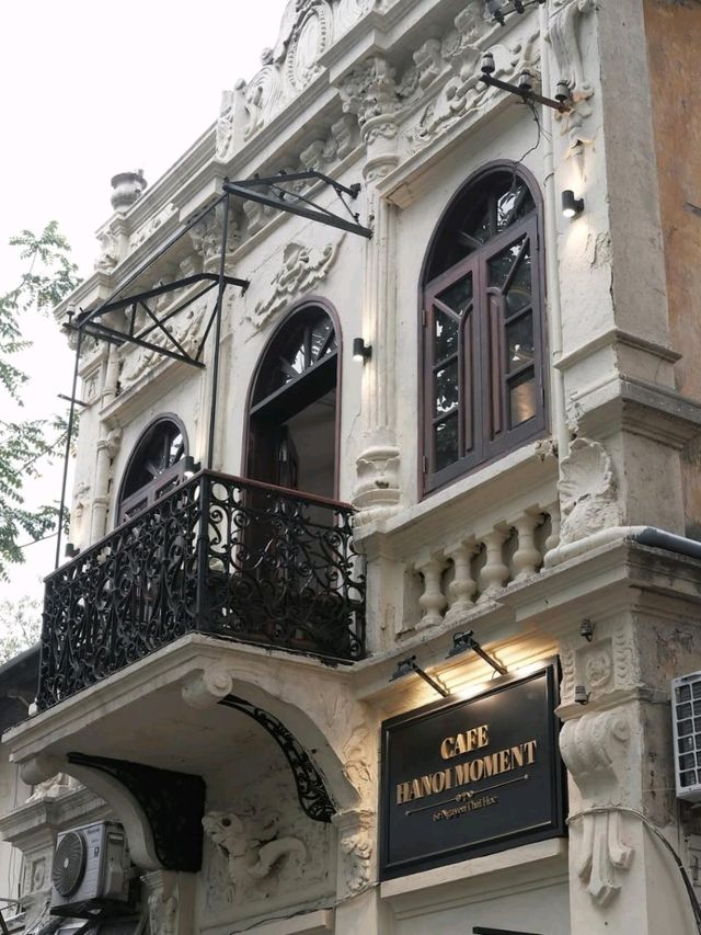 Cafe Hanoi Moment