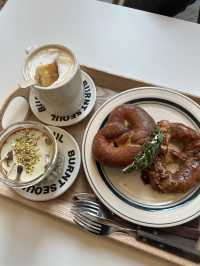 Burnt Seoul, Industrial Chic Meets Pretzel Perfection in Jongno