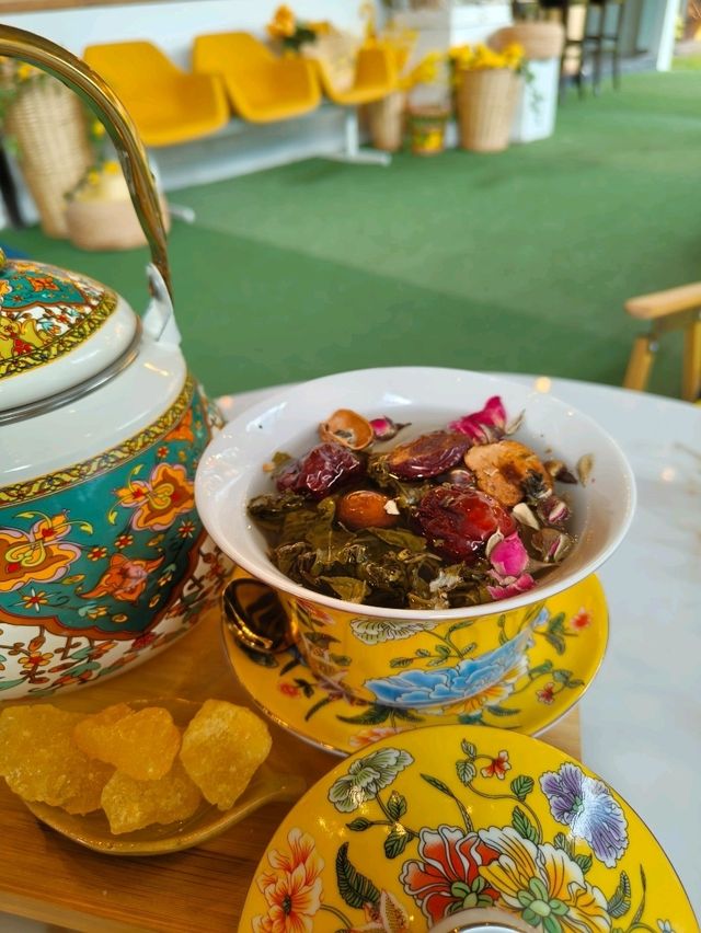 Affordable Tea Time with Aesthetic Garden Vibes