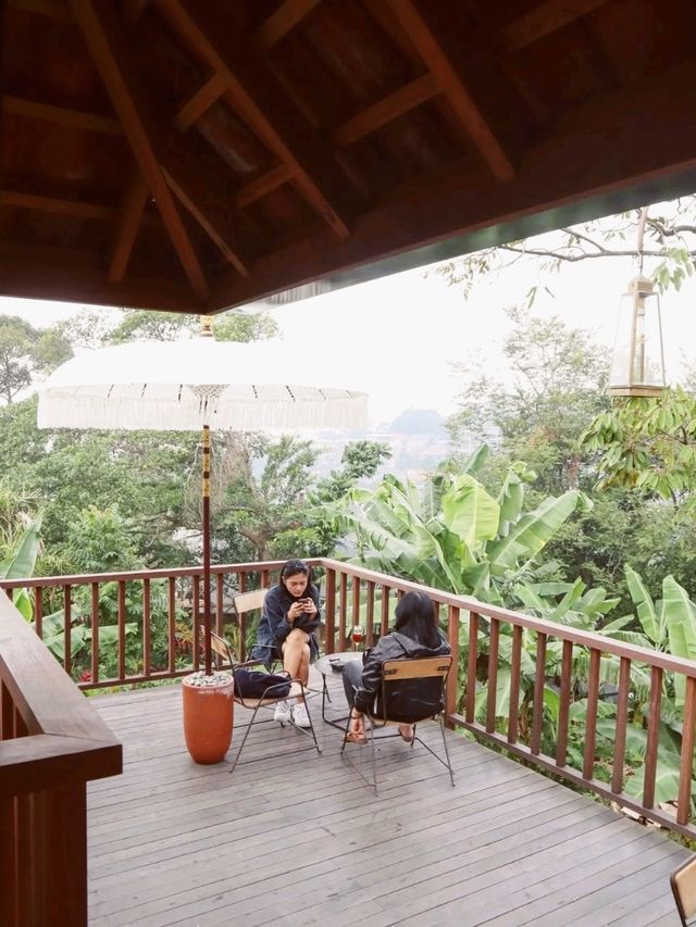 Cafe With the cool atmosphere of Bandung