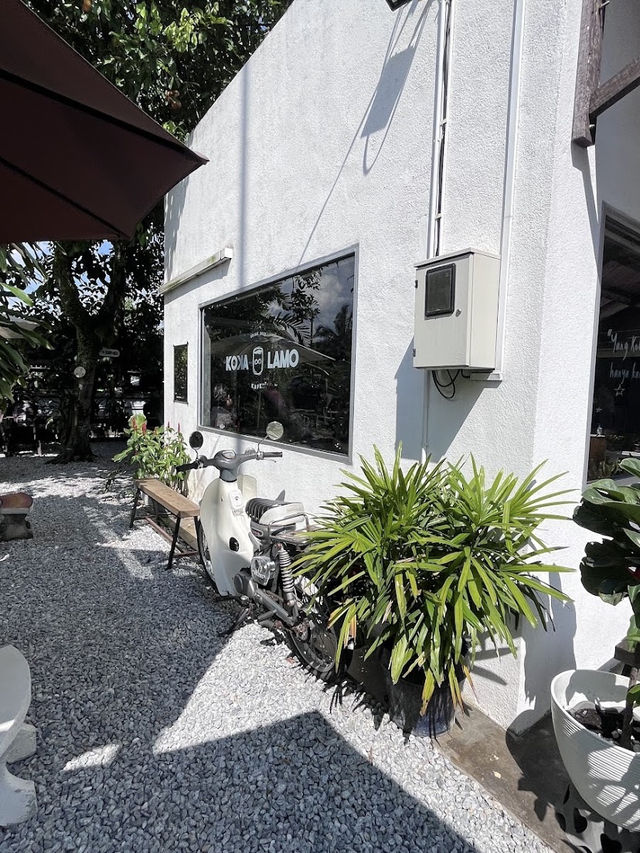 Kokalamo Kafe Nilai, Kampung Vibes with Hipster Soul