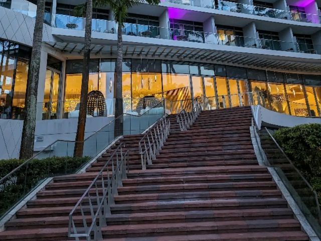 Vibrant Vibes & Island Glam – My Poolside Stay at W Singapore Sentosa Cove