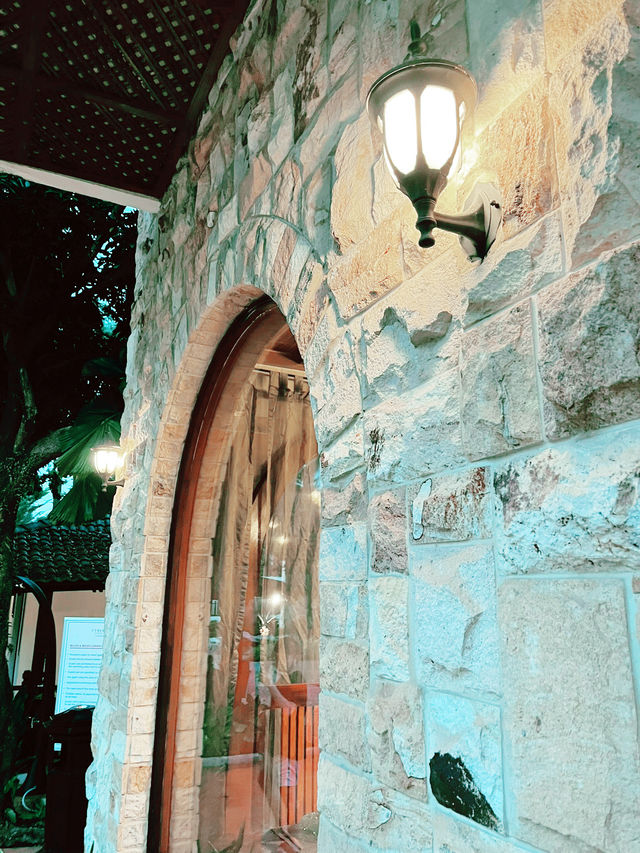 “Elegant Italian Dining at Bistro Cascata”