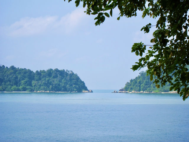 Nature’s Playground on the Rocks: Pantai Pasir Giam Nature’s Playground on the Rocks: Pantai Pasir Giam