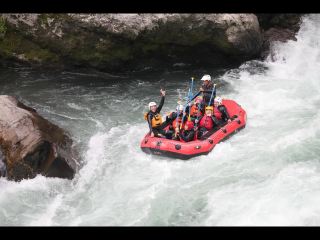 🚣‍♂️An exhilarating experience of rafting through rapids! Refresh your body and mind with Yoshino River rafting