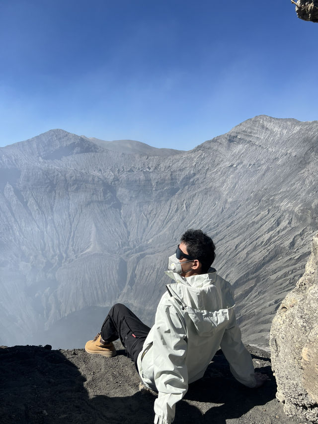 🌋 Mount Bromo – A Volcanic Sunrise You’ll Never Forget