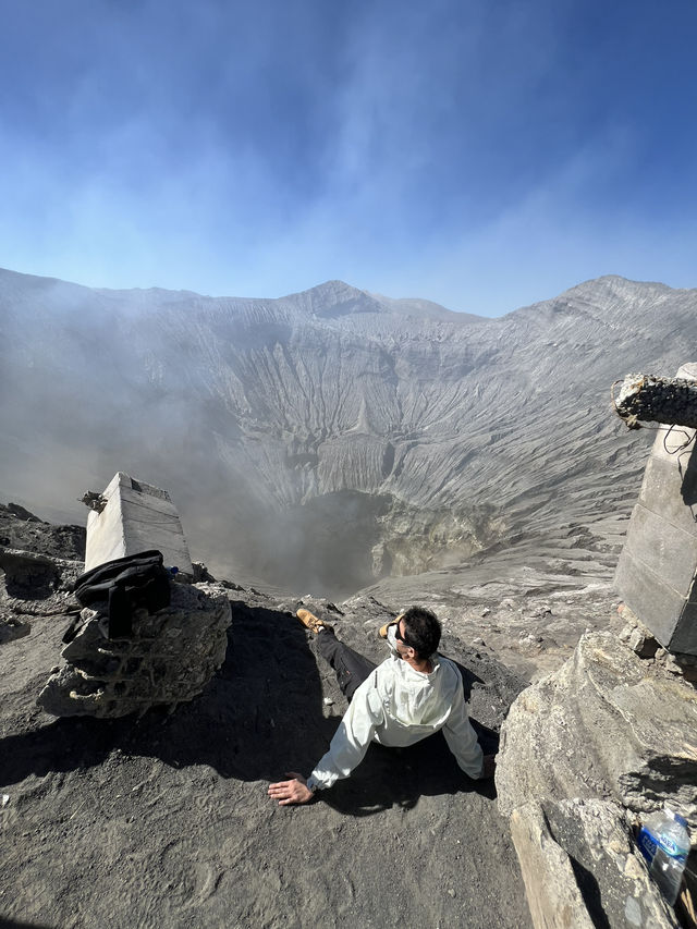 🌋 Mount Bromo – A Volcanic Sunrise You’ll Never Forget