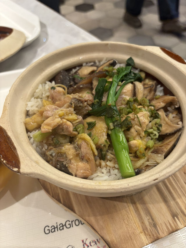 在鬧市中挖到一家性價比煲仔飯