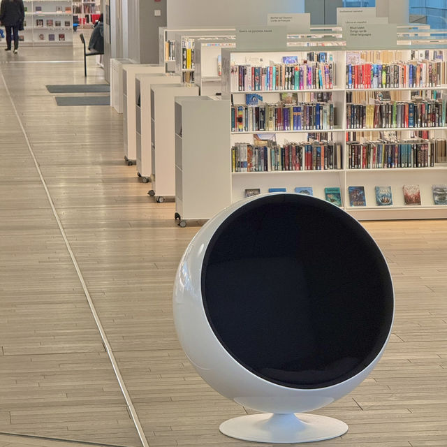 🇫🇮ヘルシンキの未来型読書パラダイス 📚✨