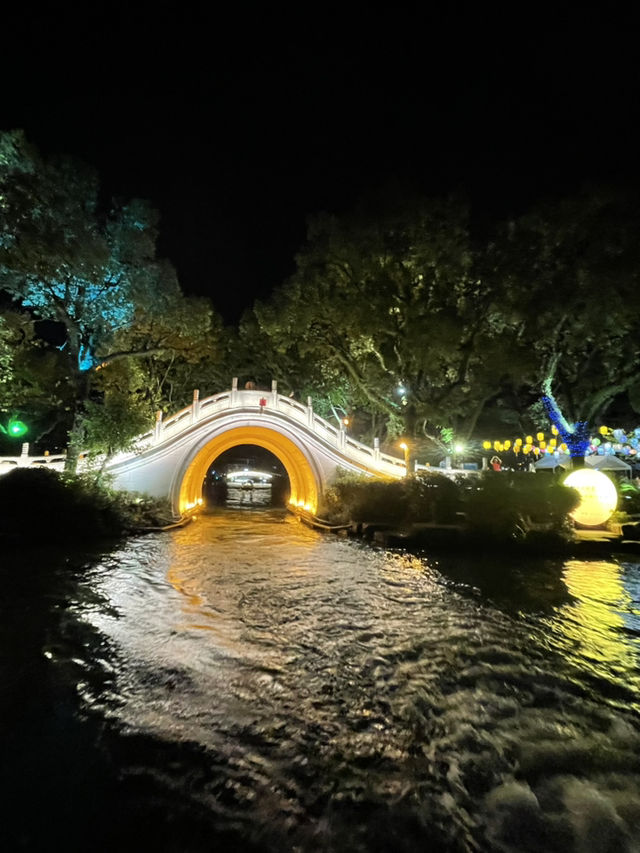 Enjoy Guilin night through the cruise 