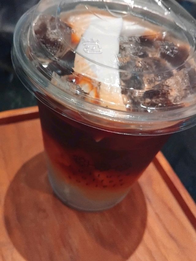 คาเฟ่สไตล์ชิโนโปตุกีสแบบโมเดิร์น