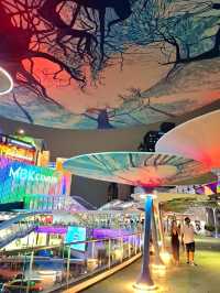 ชวนมา Check in แยกปทุมวัน สีสันบางกอก