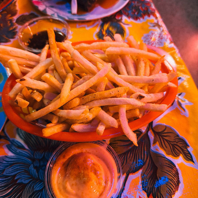 Kiss Kiss Restaurant: ฟิวชันเข้มข้น บรรยากาศสุดปัง