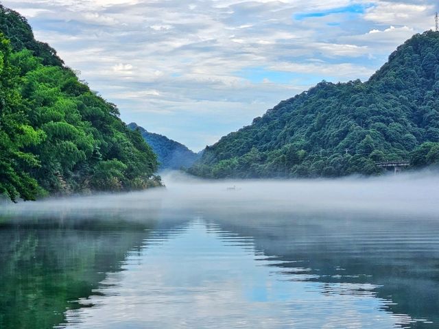 山水梦境,晨雾江上飘,云海脚下流 | 蹒跚小旅人 山水梦境,晨雾江上飘,云海脚下流 | 蹒跚小旅人
