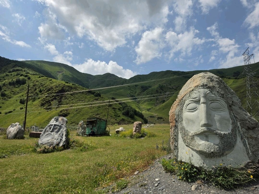 巨大な彫刻（Gigantic Sculptures）。 | Trip.com Sno