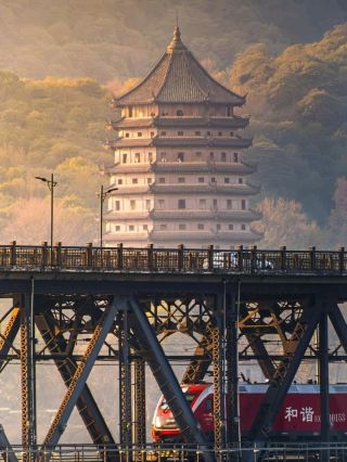 🌊打卡中國最強潮水現場！錢塘江壯闊大潮親眼目睹🏞️