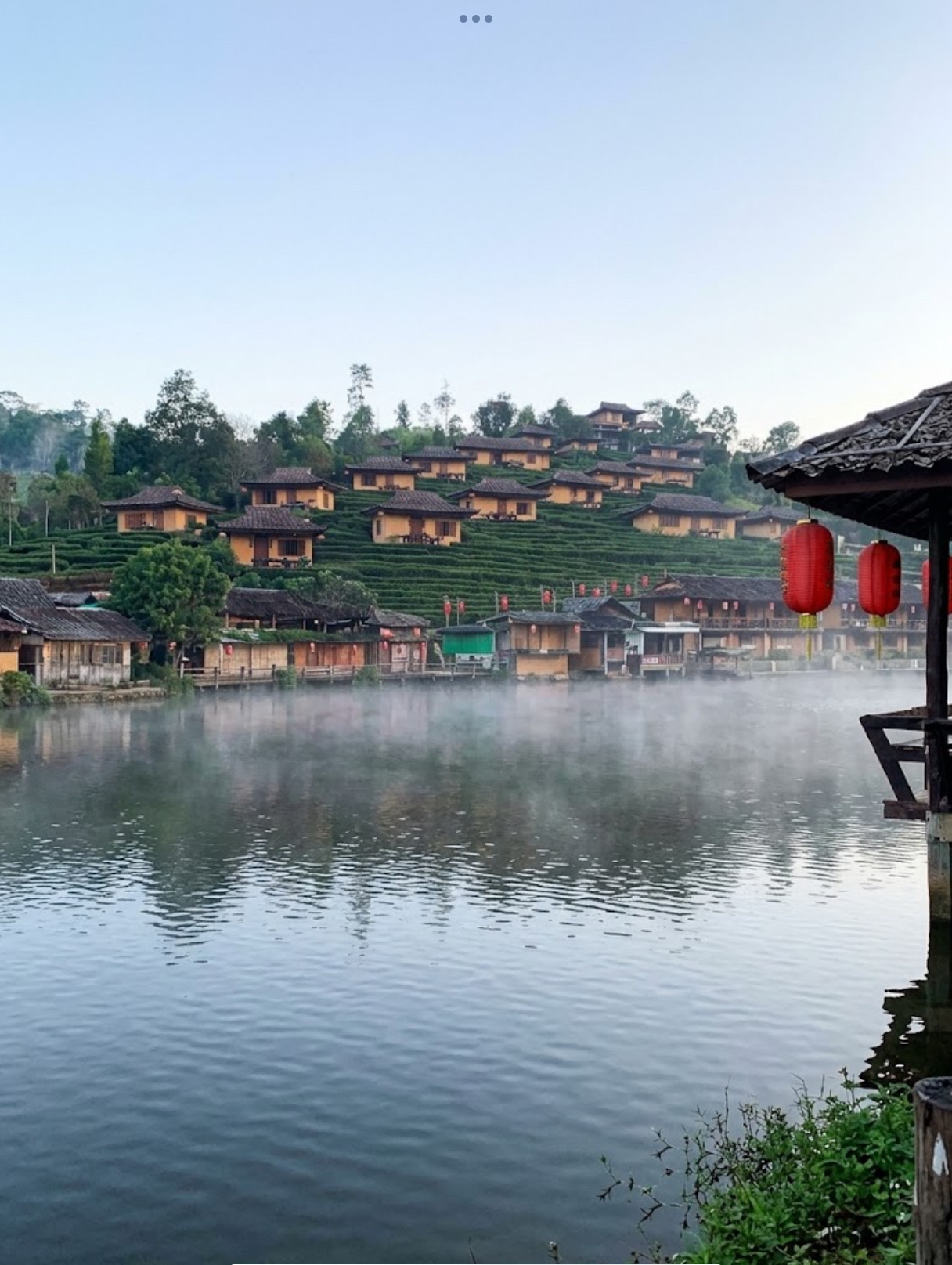 Ban Rak Thai Village, a charming Yunnan-China region nestled amidst mist and tea plantations. 🏠🌊