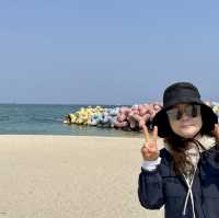 우리나라 맞아? 알록달록한 방파제가 있는 해수욕장