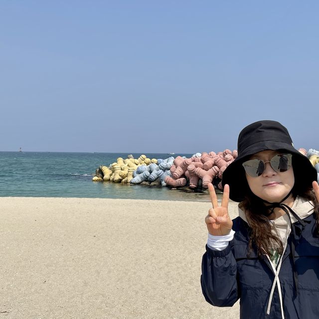 우리나라 맞아? 알록달록한 방파제가 있는 해수욕장