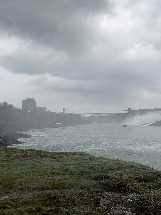 Behind the Niagara Falls 🇨🇦