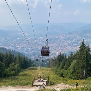 trip ke sarajevo https://ak-d.tripcdn.com/images/1mi094224w5eviry9E214.jpg?proc=source/trip