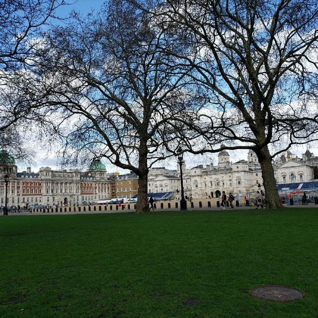 St. James's Park 聖占士公園誘人的櫻花及湖泊