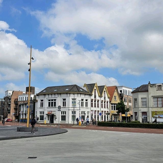 "Discover Amsterdam: A Blend of History, Culture, and Modern Charm"