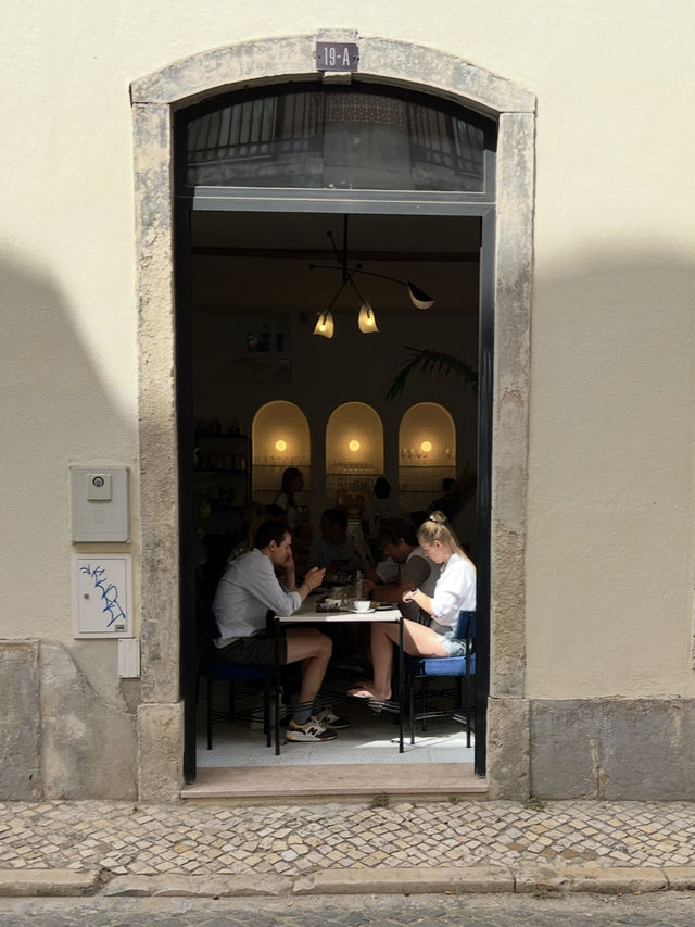 LisBON Voyage: Tiles, Trams & Fairy Tale Delusions