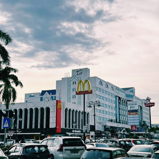 🚗 Ride-Sharing in Brunei: Explore the Sultanate’s Gems with Ease and Savings 🇧🇳✨