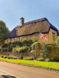 🏡 Cotswold Cottage: A Timeless Escape into English Country Charm 🌸