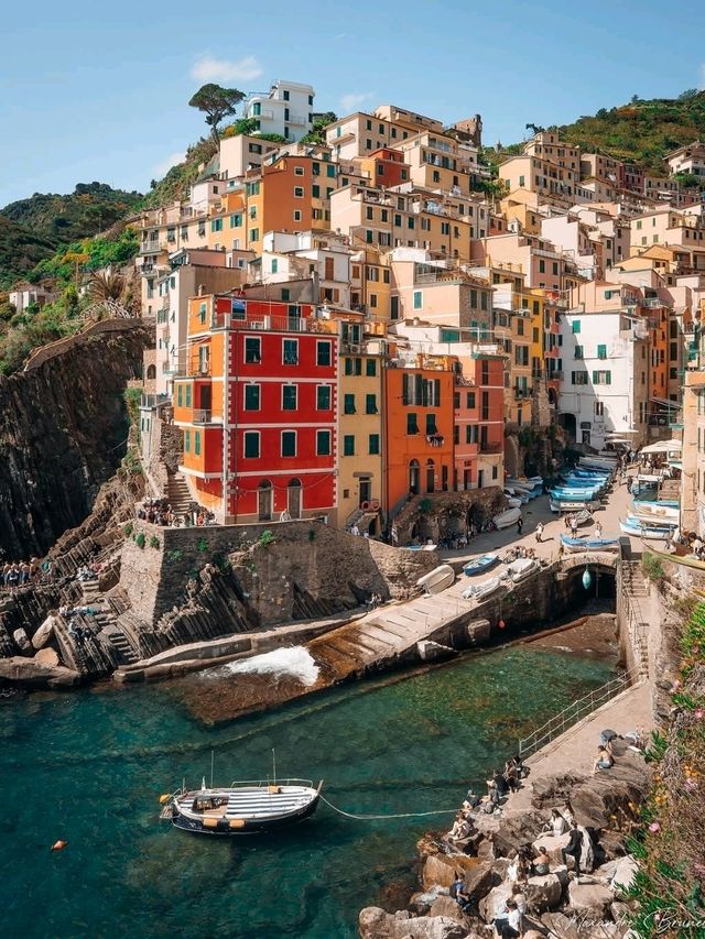 🌊 Riomaggiore: The Colorful Gateway to Cinque Terre 🇮🇹✨