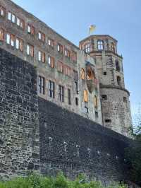 Heidelberg Castle: A Majestic Fortress Overlooking the Neckar River 🏰