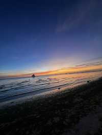 🌅✨ Boracay Sunsets – Where the Sky Falls in Love with the Sea 🌴💛 