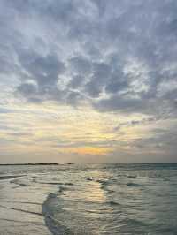 🏝️ Thulusdhoo – Island Life in the Maldives 🌊✨