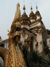 황금의 숨결이 머무는 새벽의 사원 🇹🇭