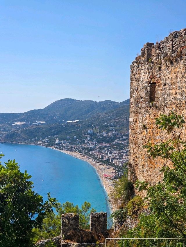 🏰 Alanya Castle – A Medieval City Above the Mediterranean 🏰 Alanya Castle – A Medieval City Above the Mediterranean