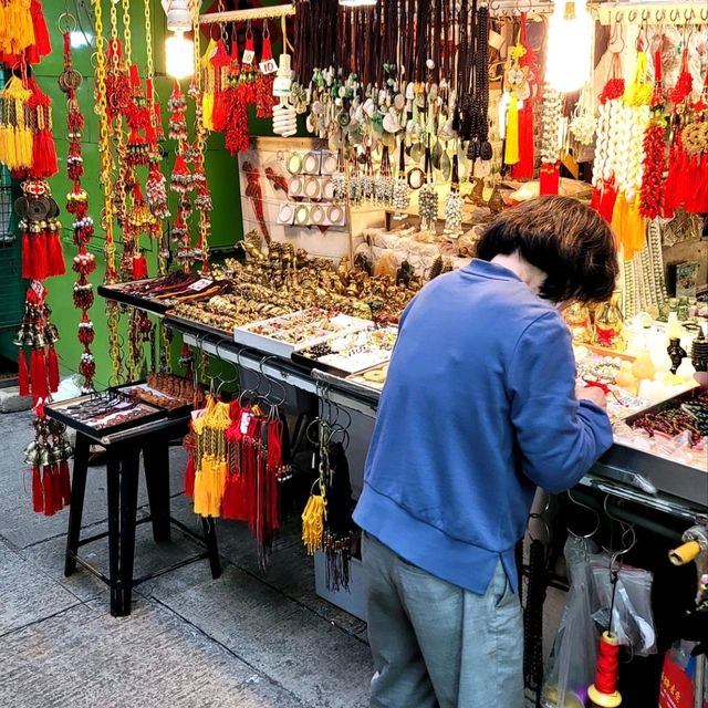 A Street Market Paradise in Hong Kong 🛍️🇭🇰