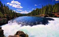 Yellowstone National Park | is the first national park in the world | is a famous tourist destination with a sense of responsibility.