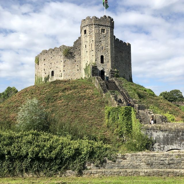 A magical castle in the heart of the city 