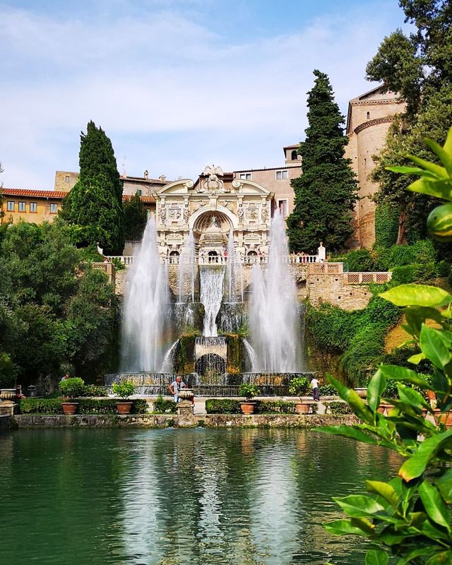 Uncover the Timeless Beauty of Villa d'Este's Fountain Garden: A Hidden Gem of Tivoli, Rome 🌿💦