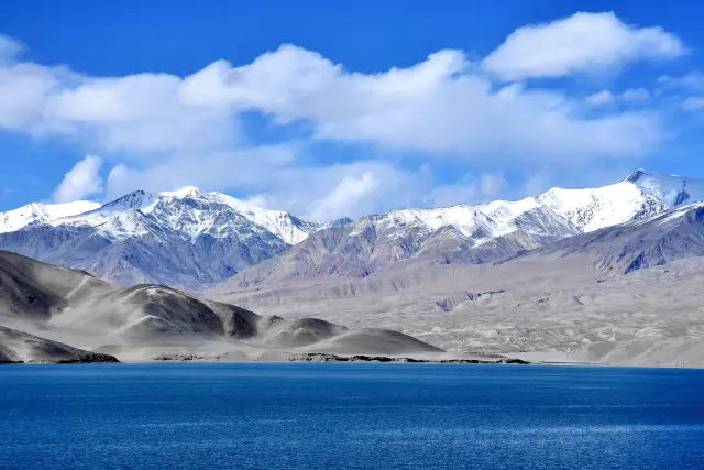 Heading west, experience the stunning scenery on the Pamir Plateau