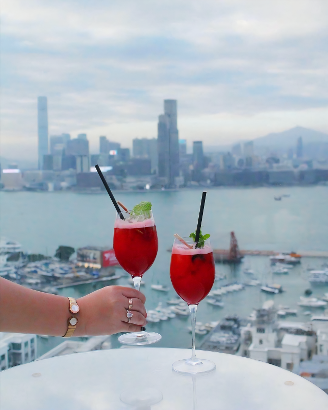 HK's Glamorous Escape: SKYE Bar