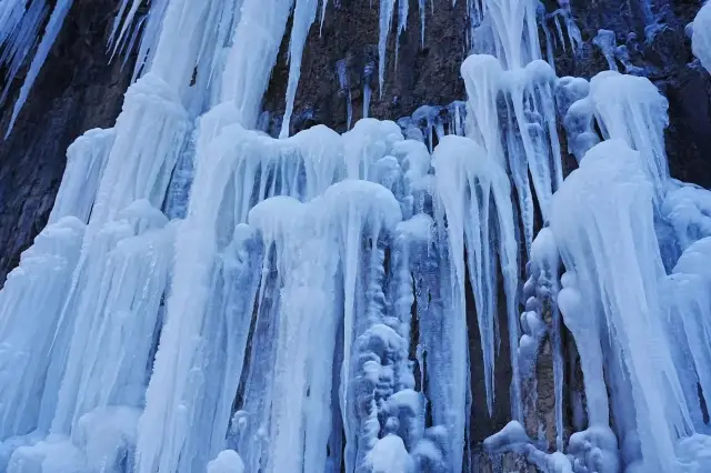 北雄風光最勝處，冰雪世界太行山